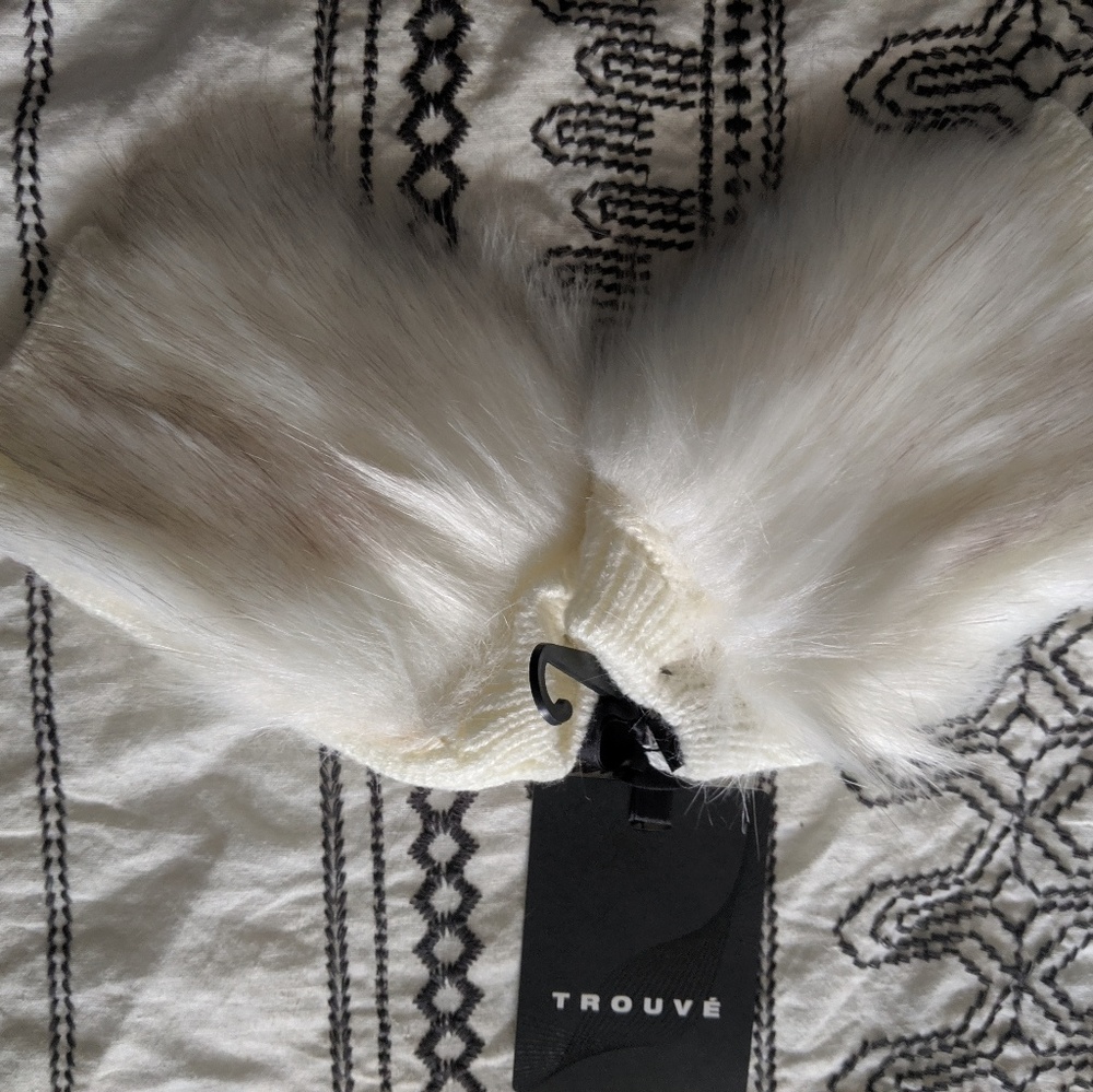 NWT Faux fur hand warmers